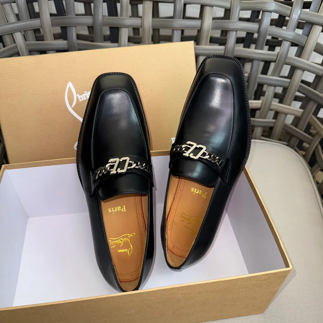 [CL red-soled shoes] Top P: 1020💰 Size 39-44 (⚠️38.45.46 custom-made, non-refundable and non-exchangeable) 🆑High-end men's business formal leather shoes, classic red-soled shoes | Fabric: Original imported first-layer cowhide, iconic rivet decoration | Lining: water-dyed cowhide lining Outsole: red cowhide outsole imported from Italy Brand: Christia*.Loubouti* 🆑 High-end men's business dress shoes | classic red soled shoes | Upper: original imported first layer cowhide iconic rivet decoration | Linning: Water dyed cow skin inner Outsole: red cowhide outsole imported from Italy Size: 39-44 (38.45.46 customized) Brand: Christia*.Loubouti*